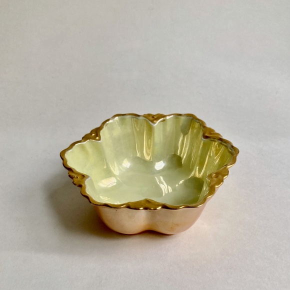 M. Z. Austria Smaller Yellow & Copper Fluted Porcelain Bowl, 1912 - Picture 4 of 11